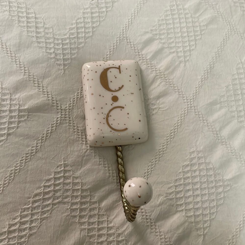 Anthropologie C hook